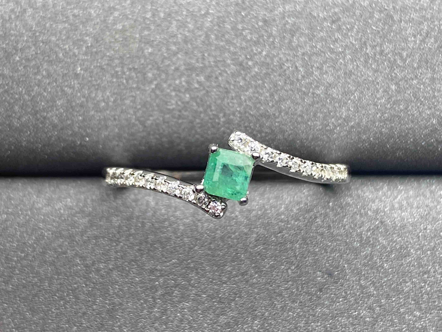 3304 Emerald Ring