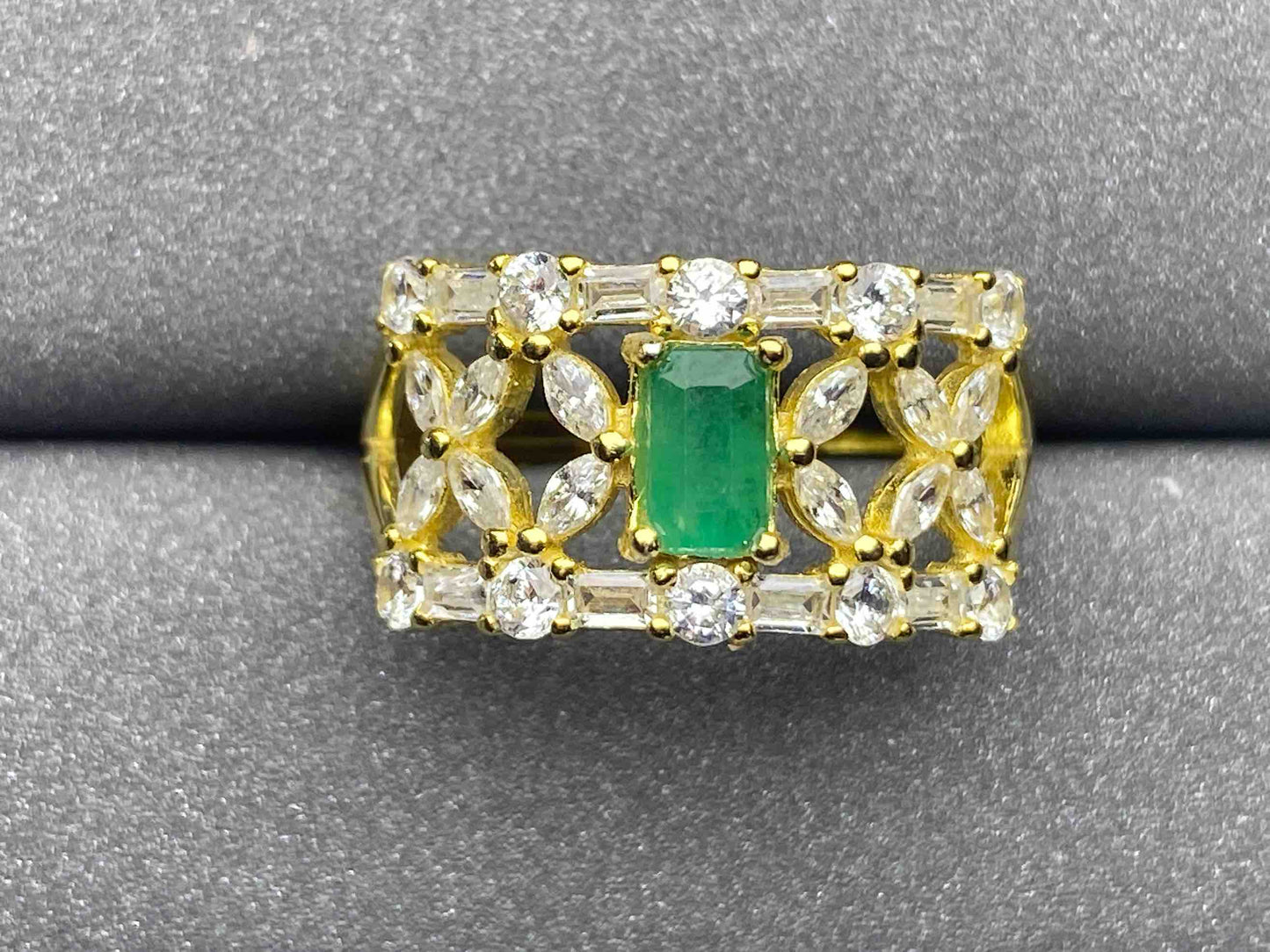 3306 Emerald Ring