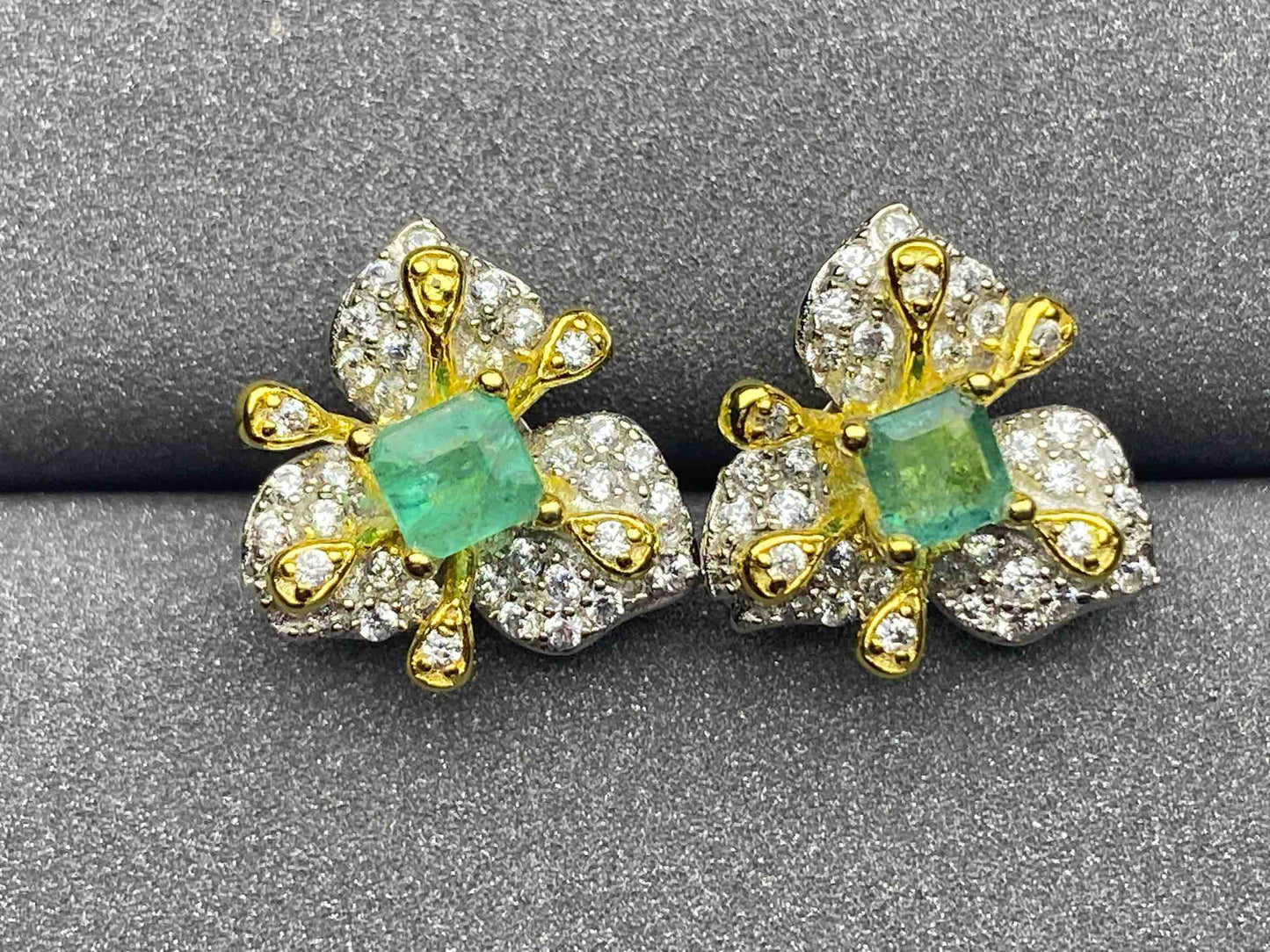 3308 Emerald Earrings