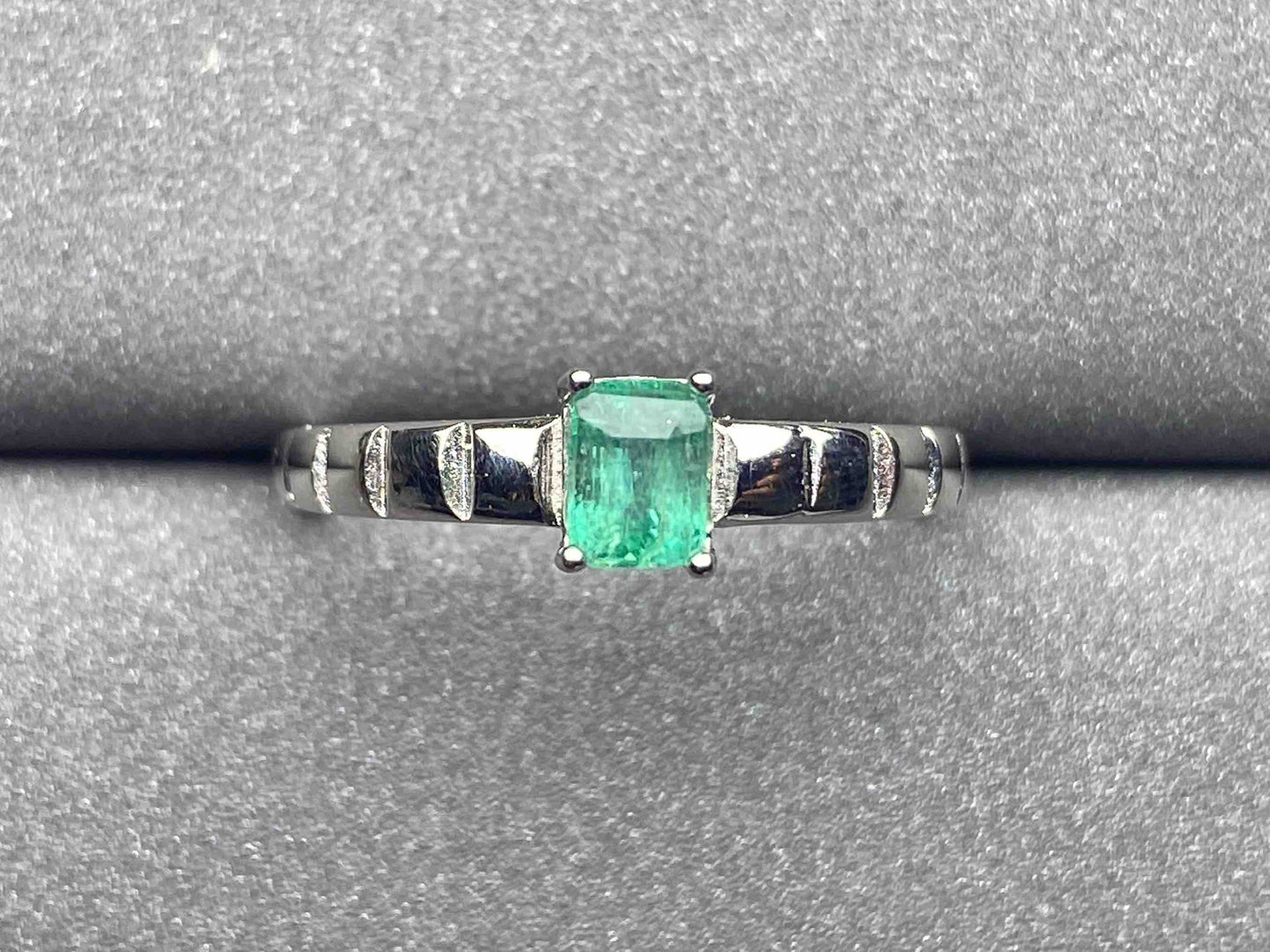 3317 Emerald Ring