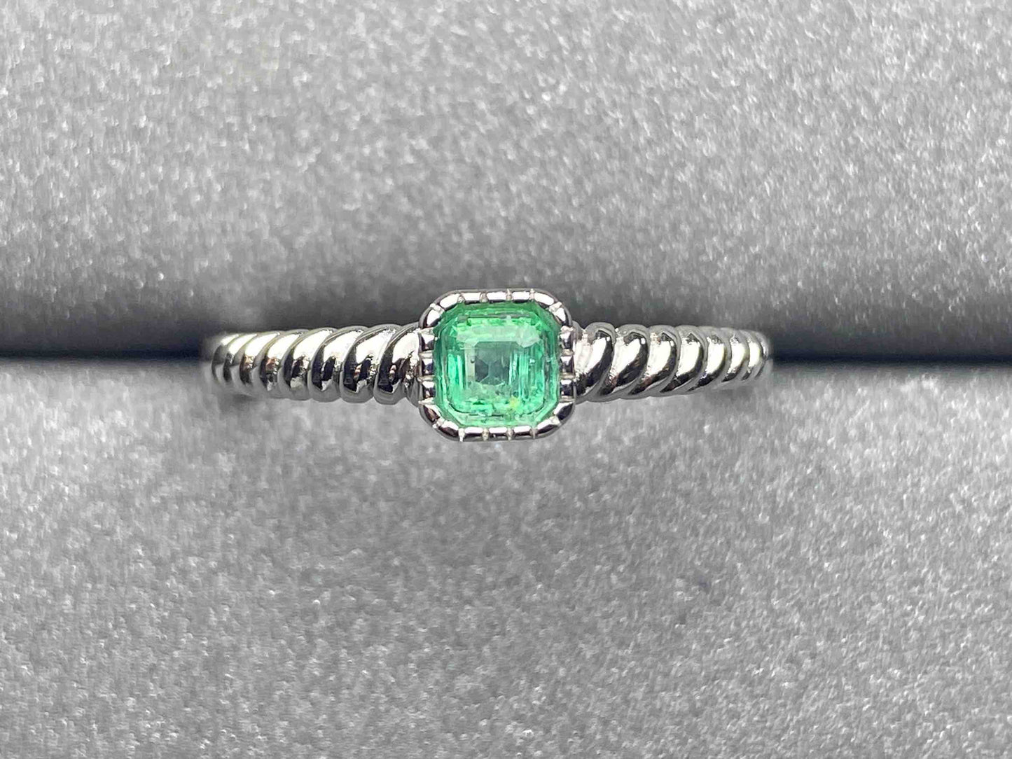 3346 Emerald Ring
