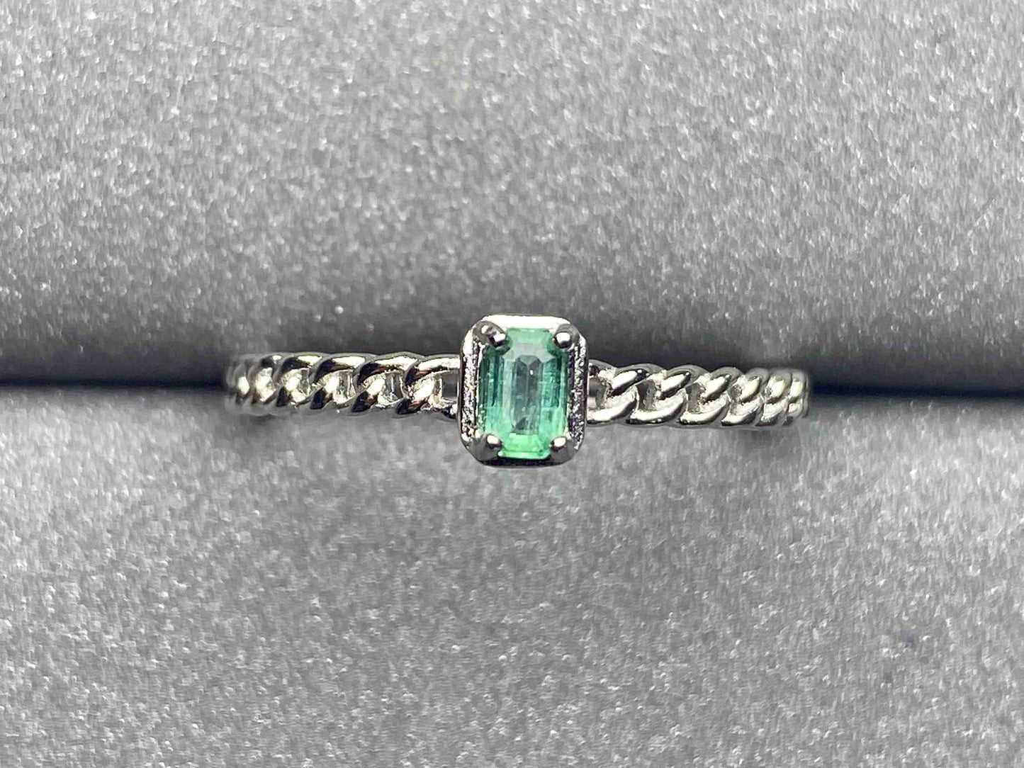 3347 Emerald Ring