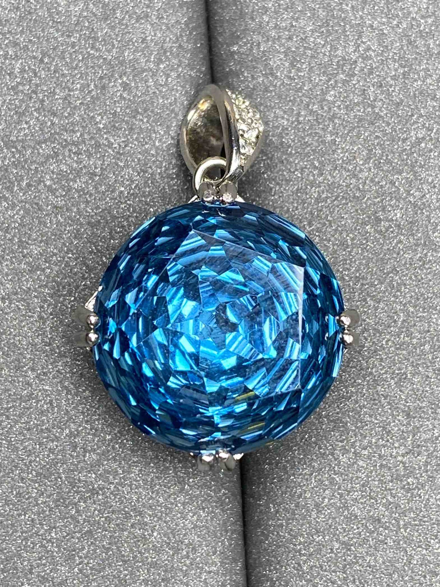 3682 Topaz Pendant