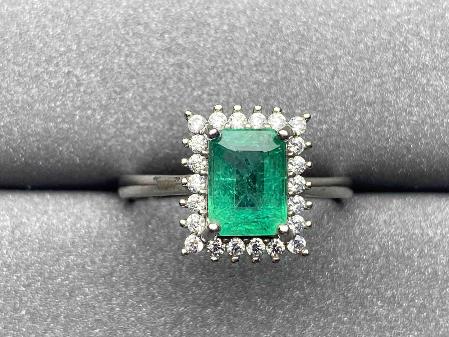3813 Emerald Ring