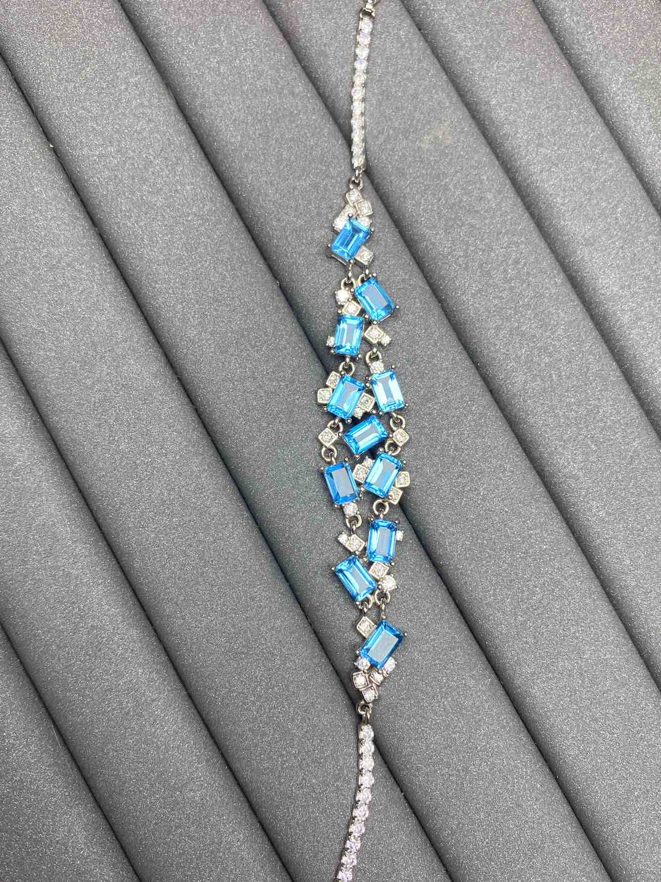3949 Topaz Bracelet
