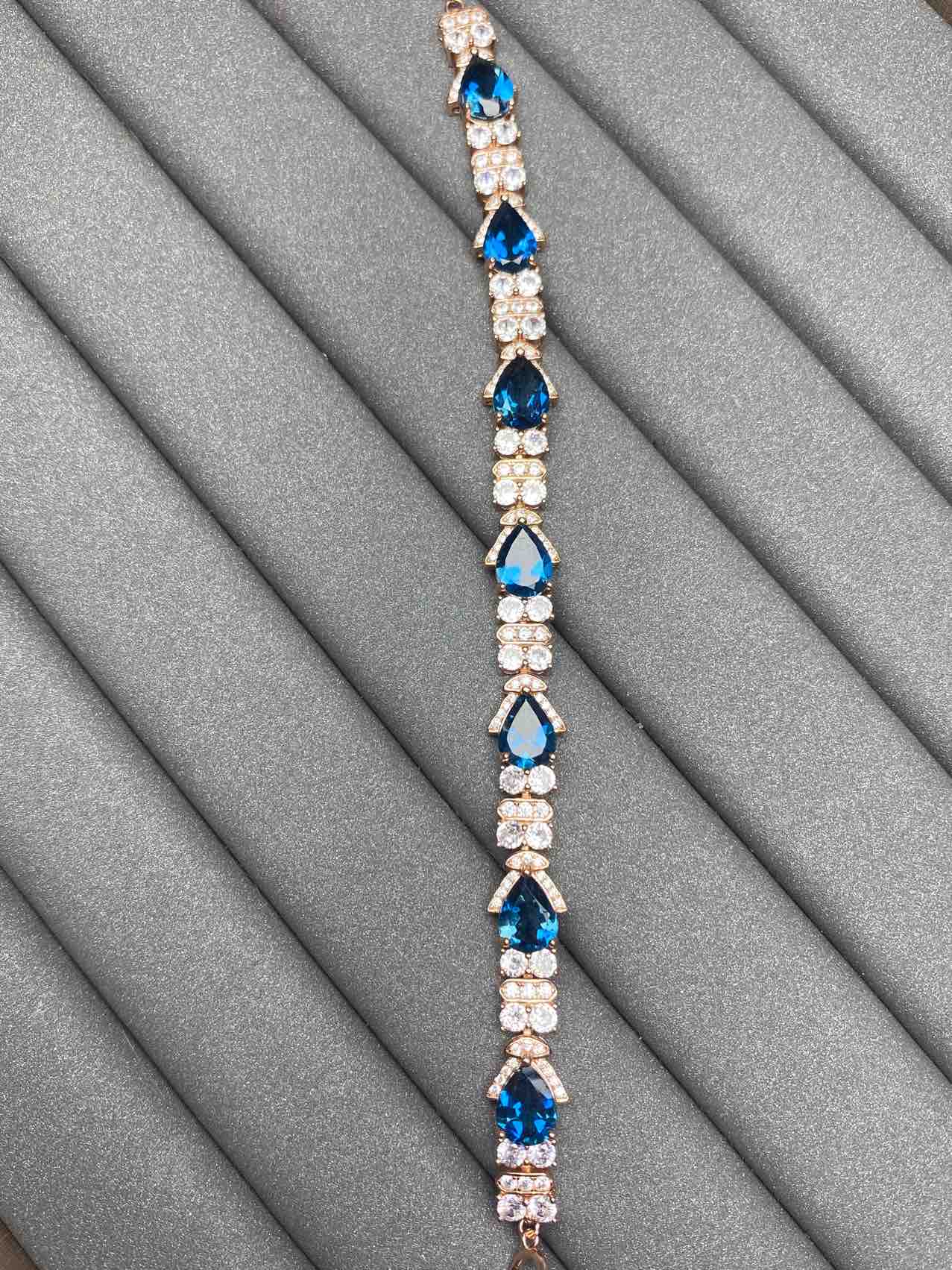 3953 Topaz Bracelet