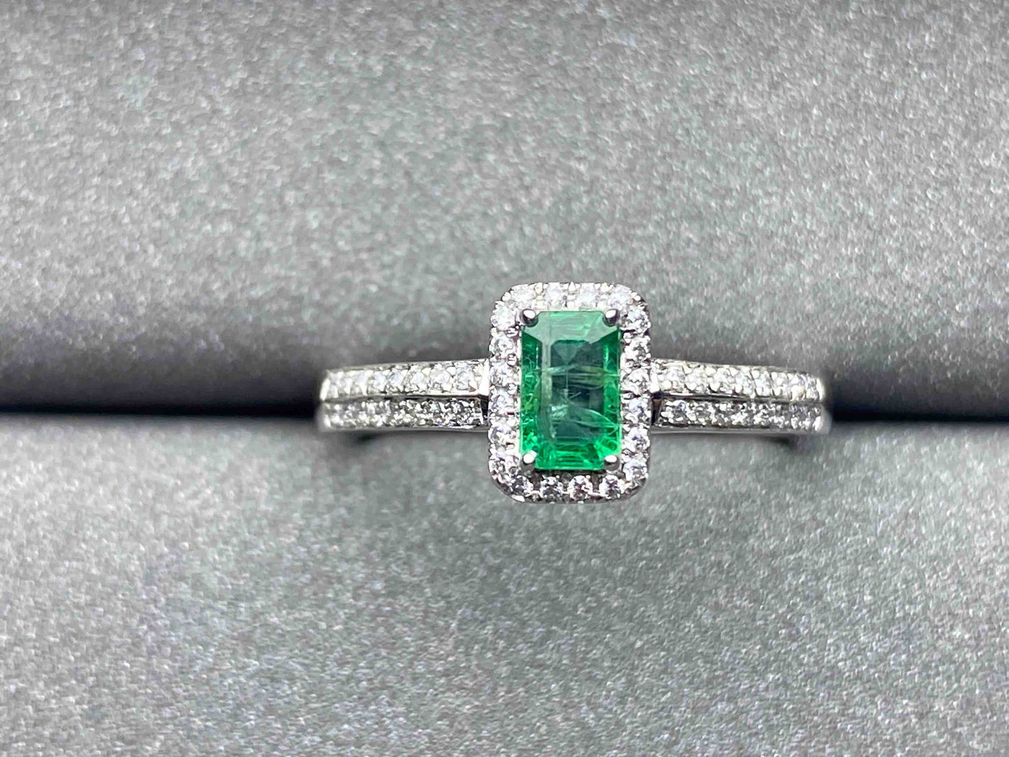 3969 Emerald Ring