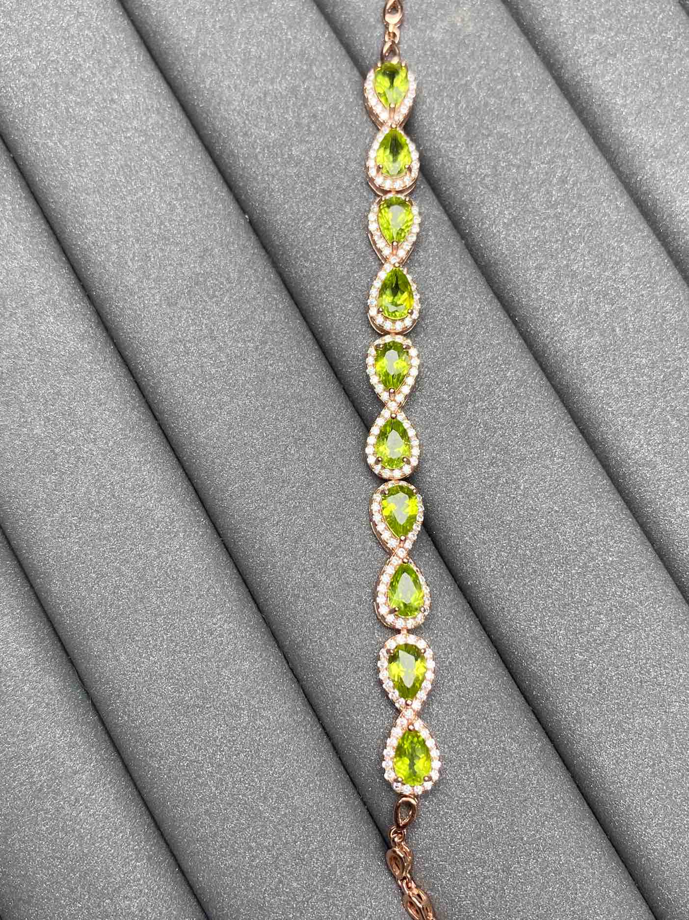 3971 Peridot Bracelet