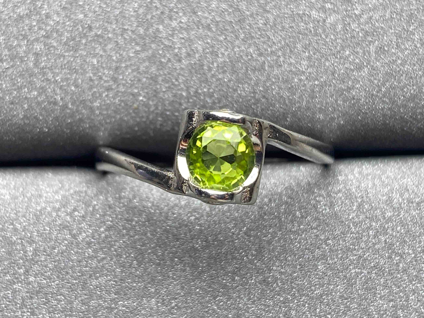 2878 Peridot Ring