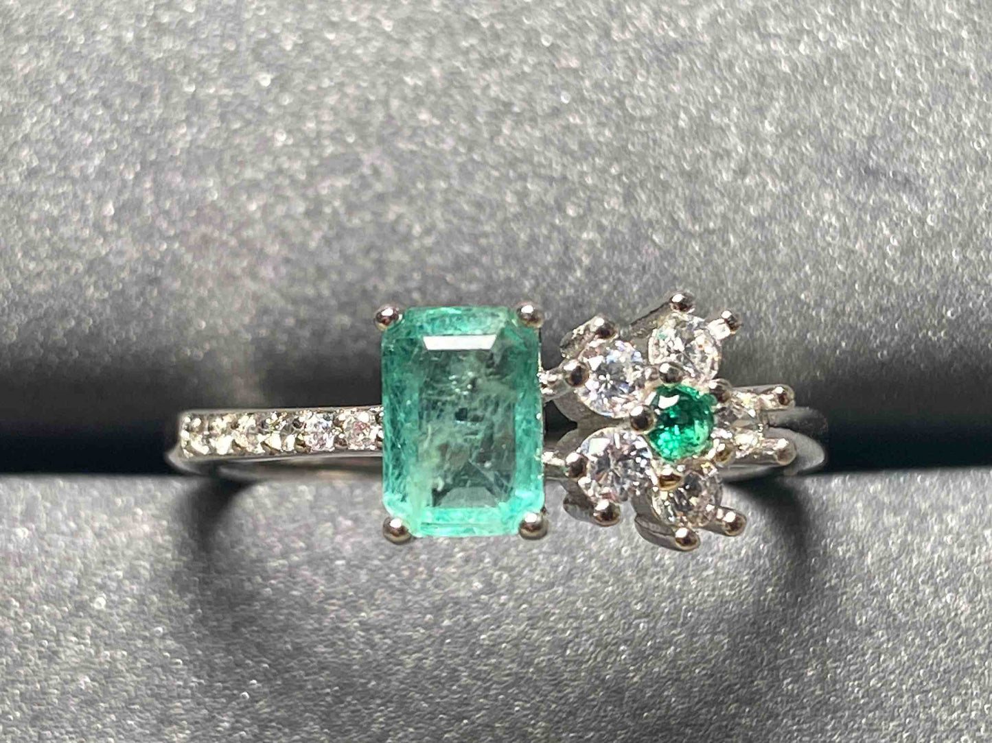 2628 Emerald Ring