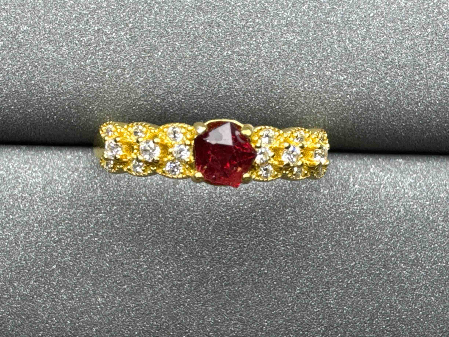 4080 Spinel Ring