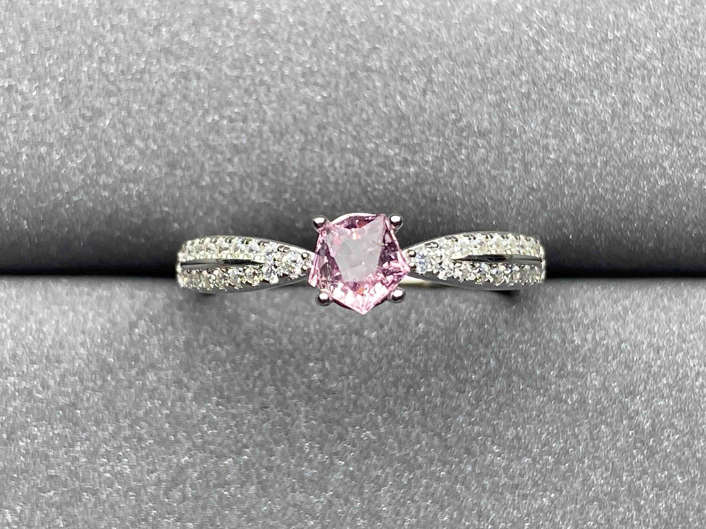 4267 Spinel Ring