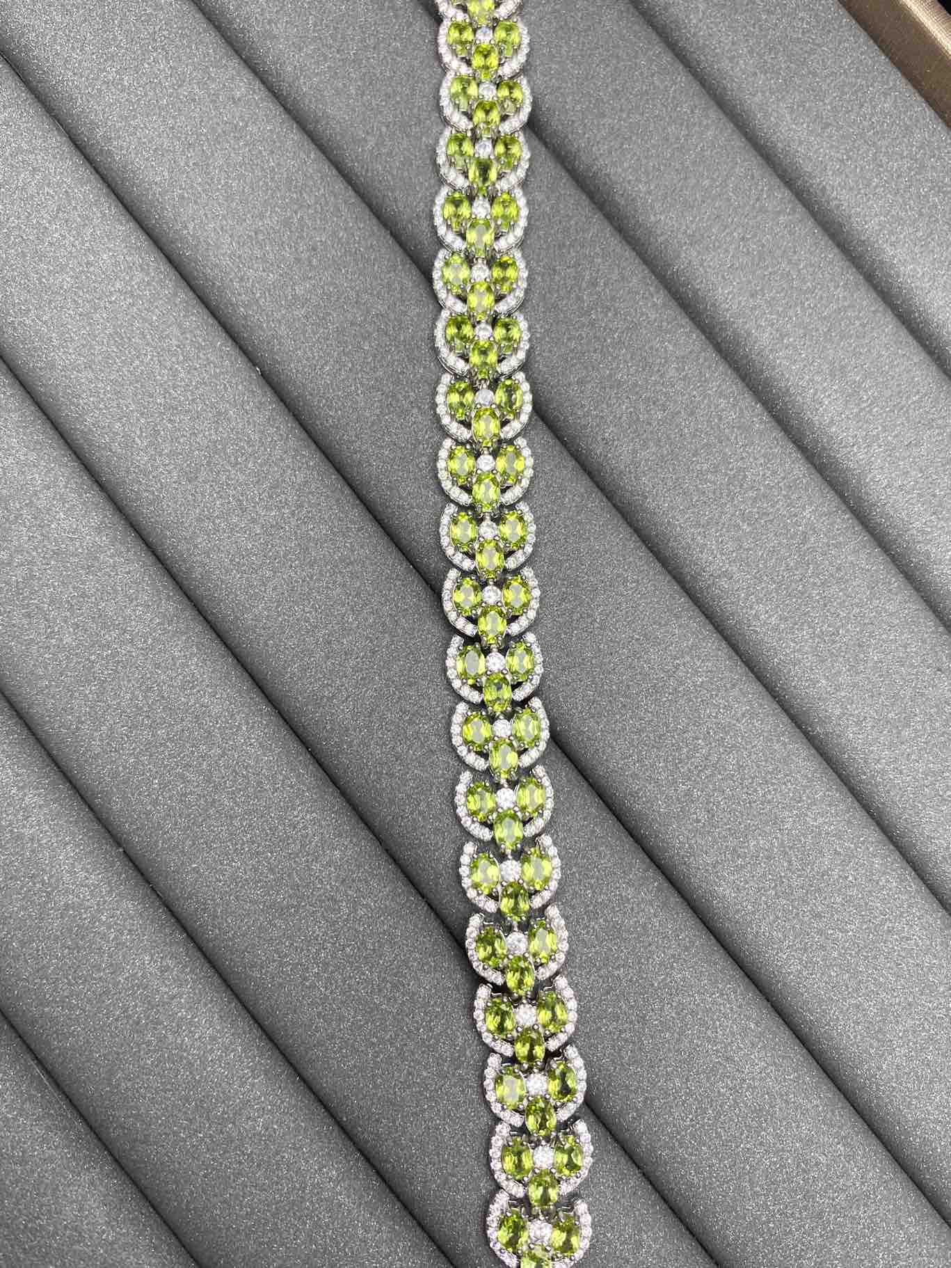 4283 Peridot Bracelet