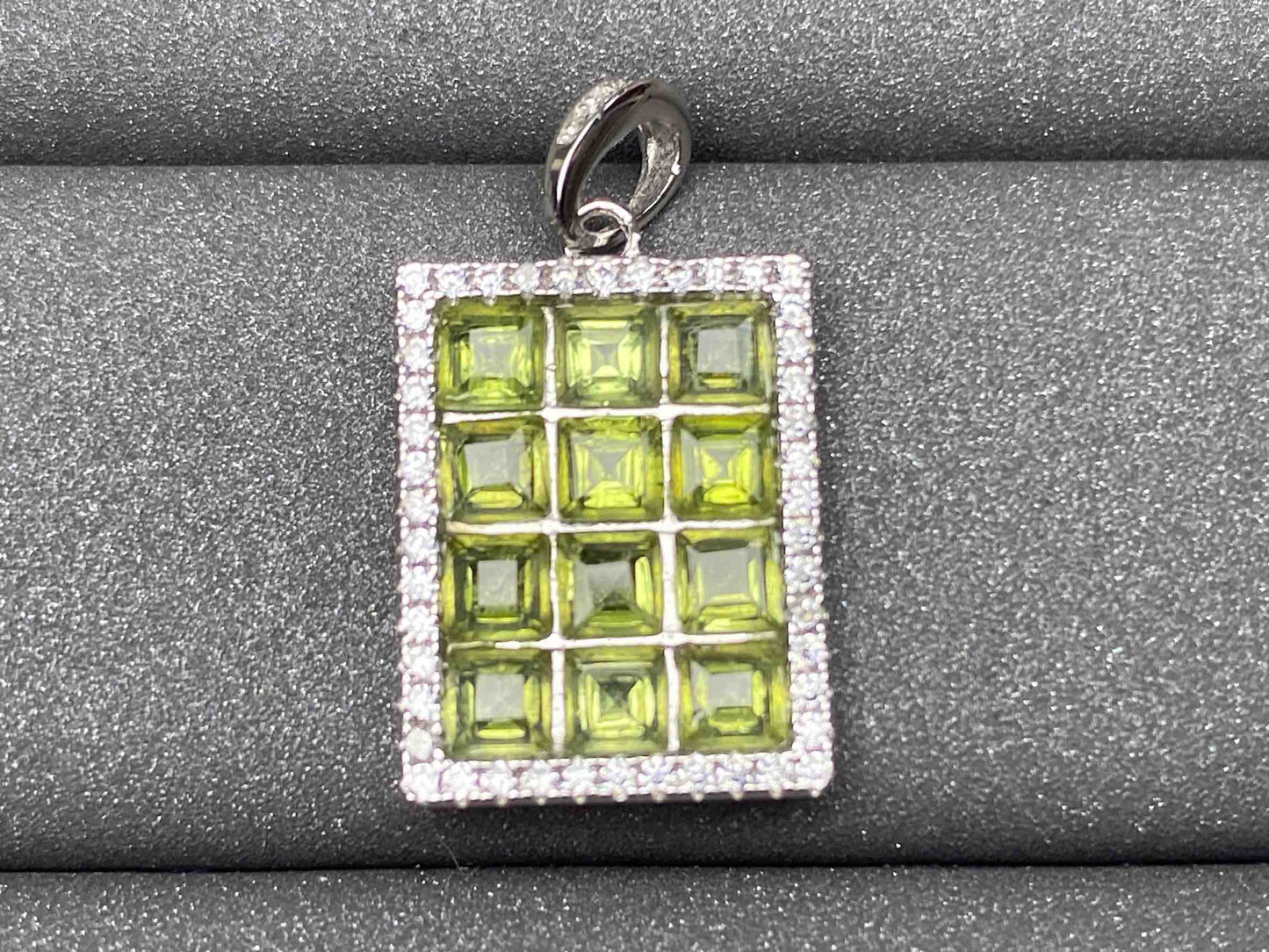 4286 Peridot Pendant