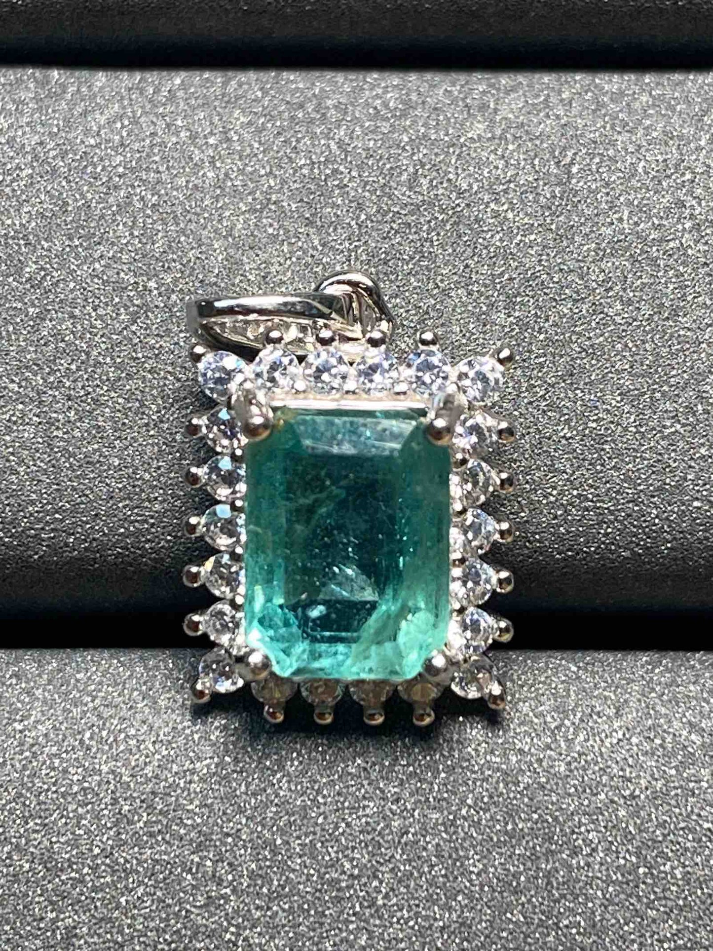 2490 Emerald Pendant