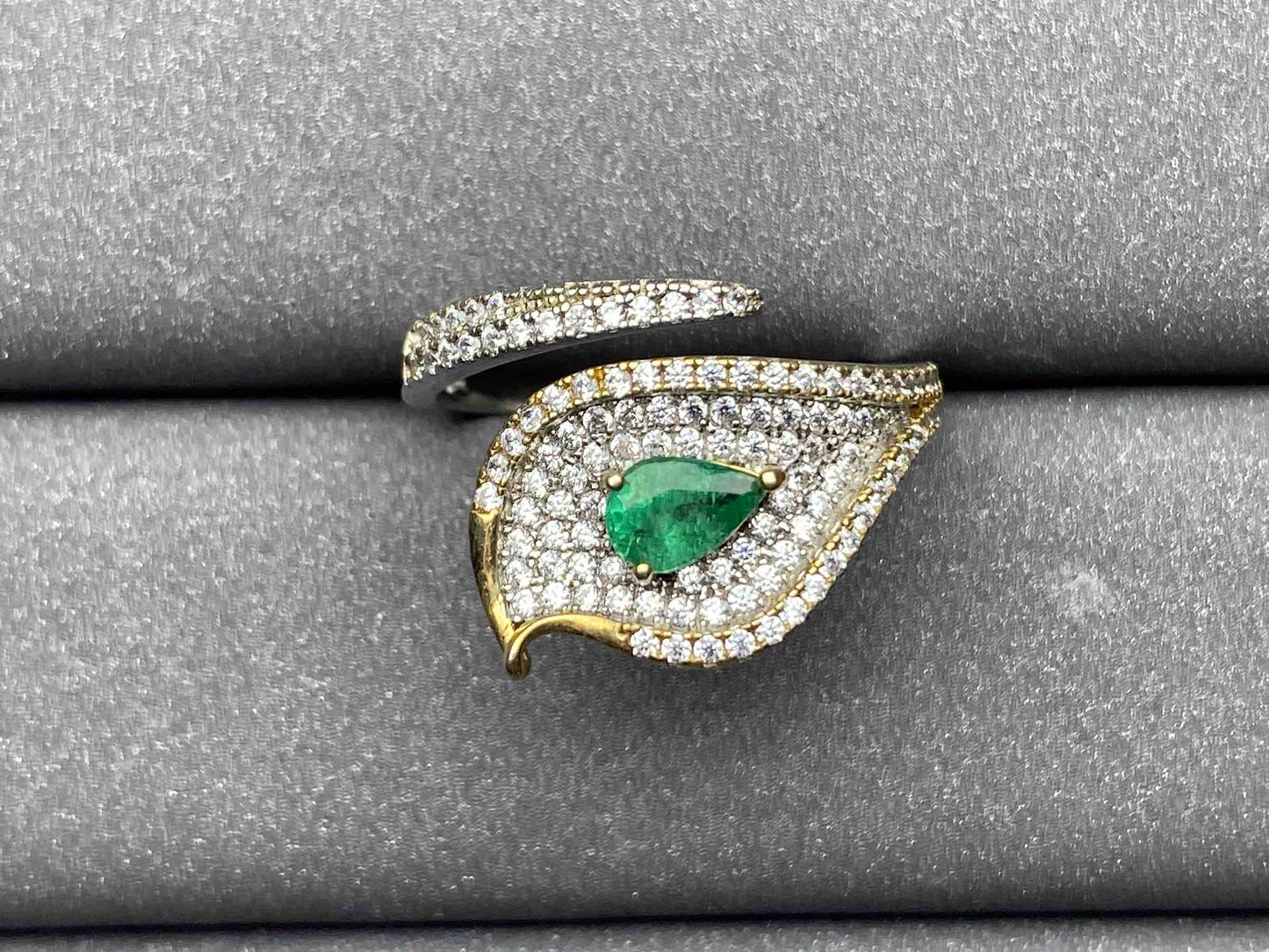 4676 Emerald Ring