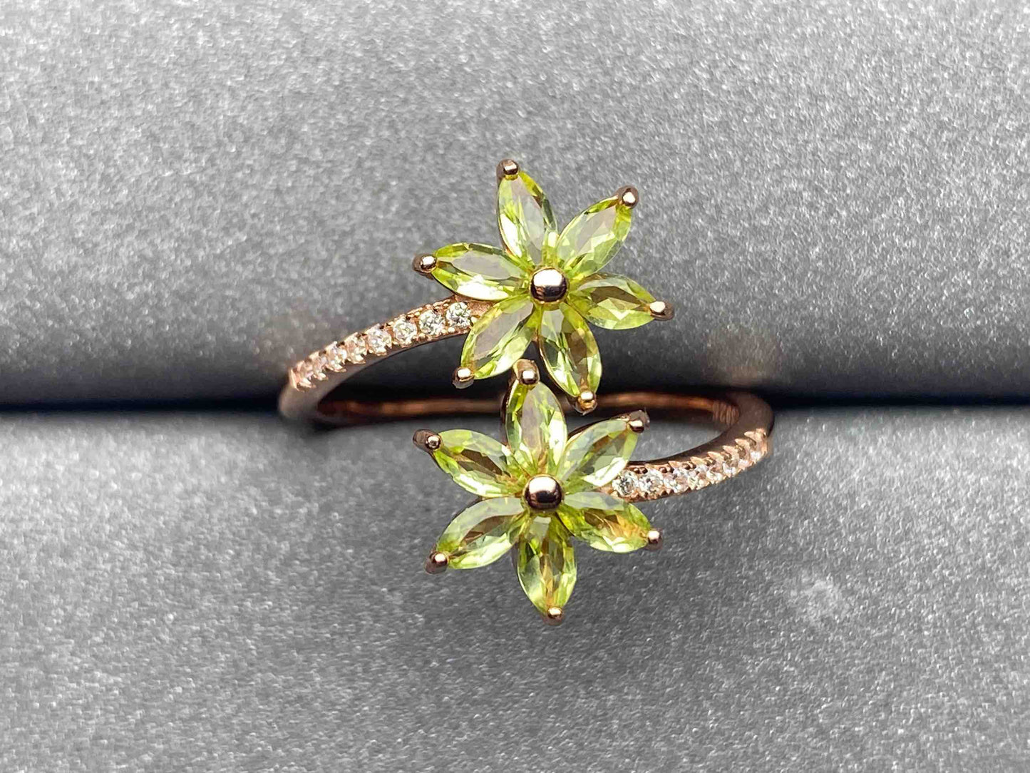 4722 Peridot Ring