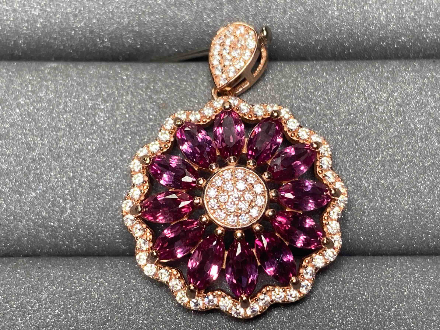 4759 Garnet Pendant