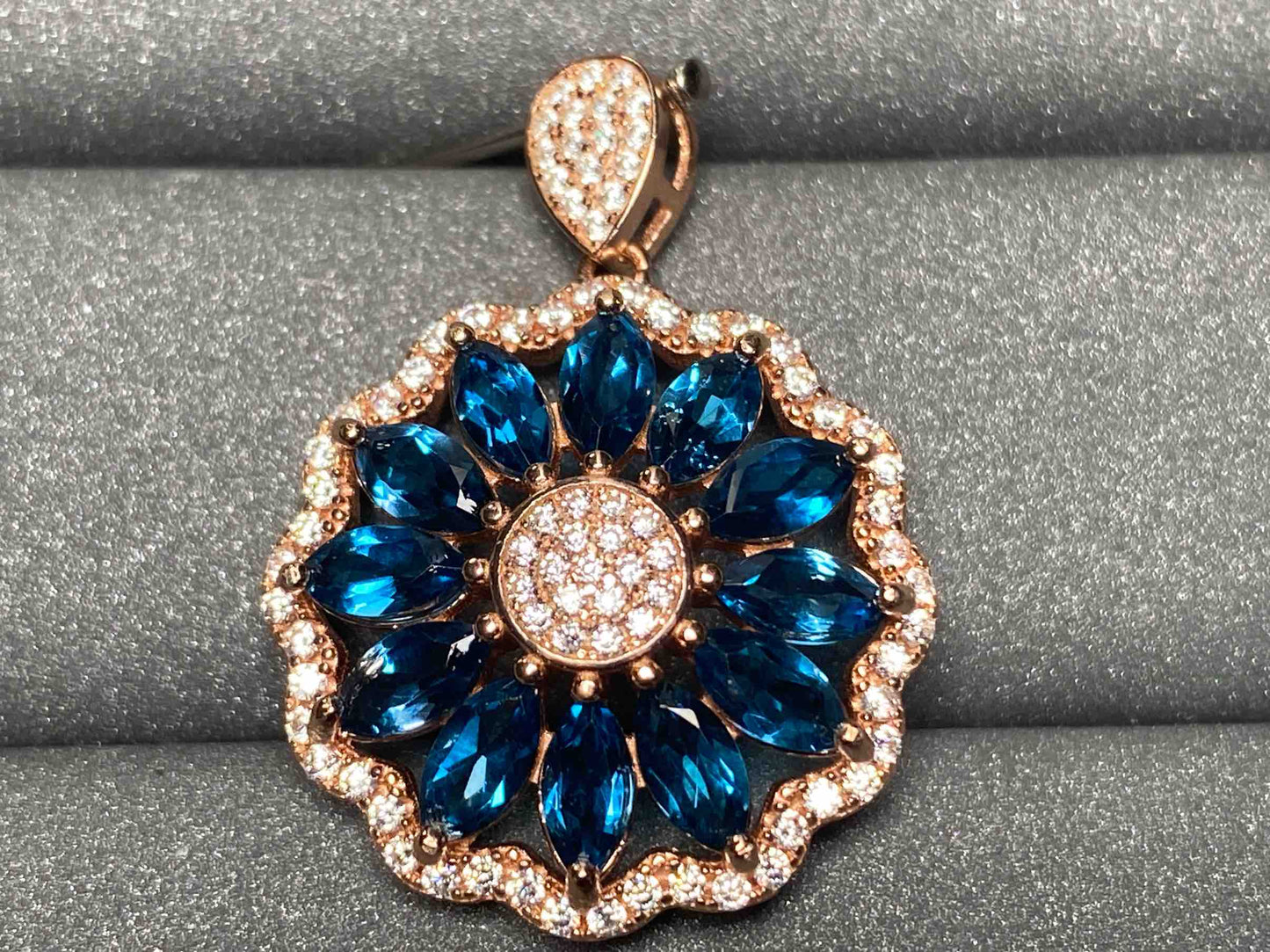 4760 Topaz Pendant