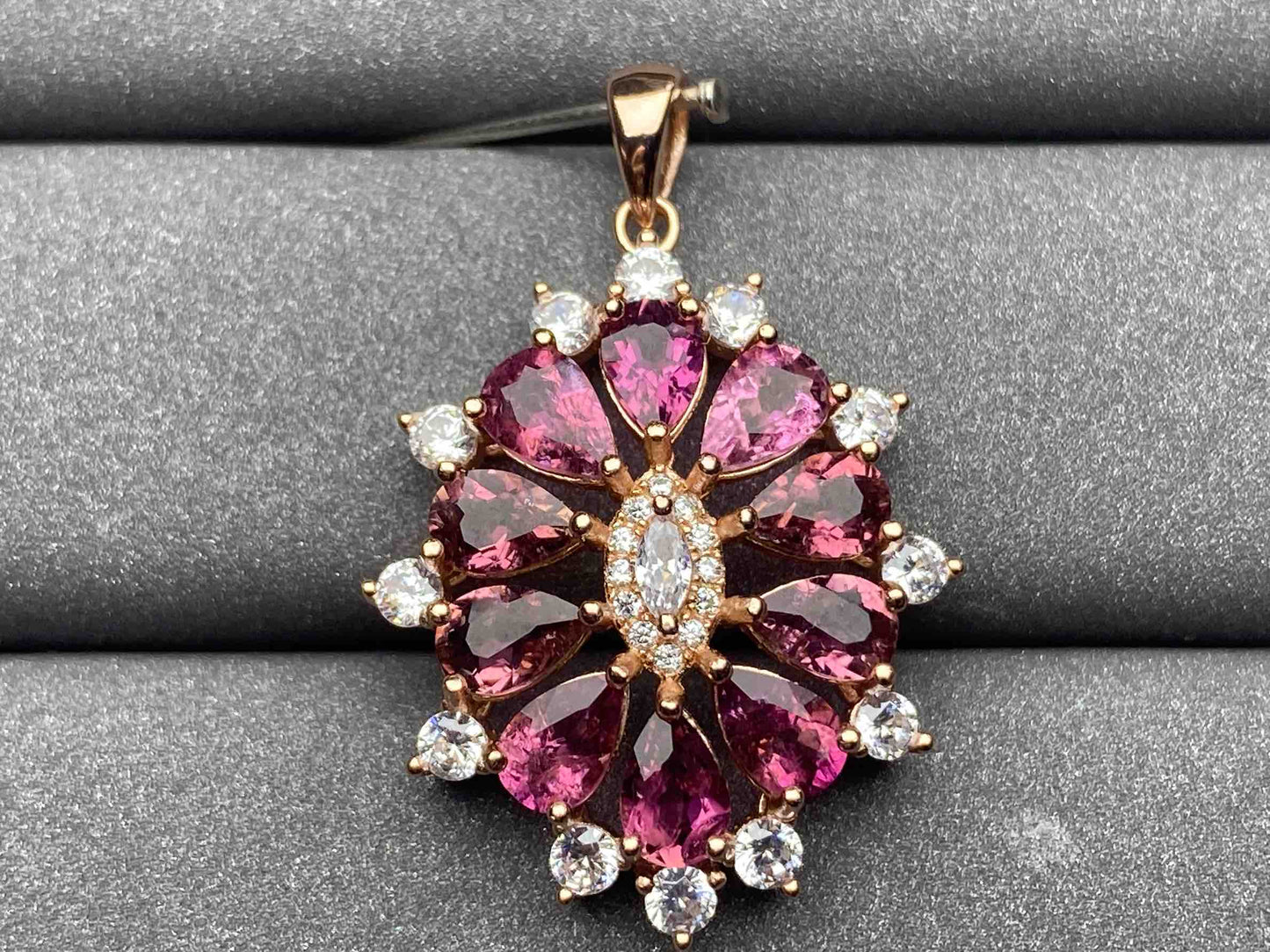 4773 Garnet Pendant