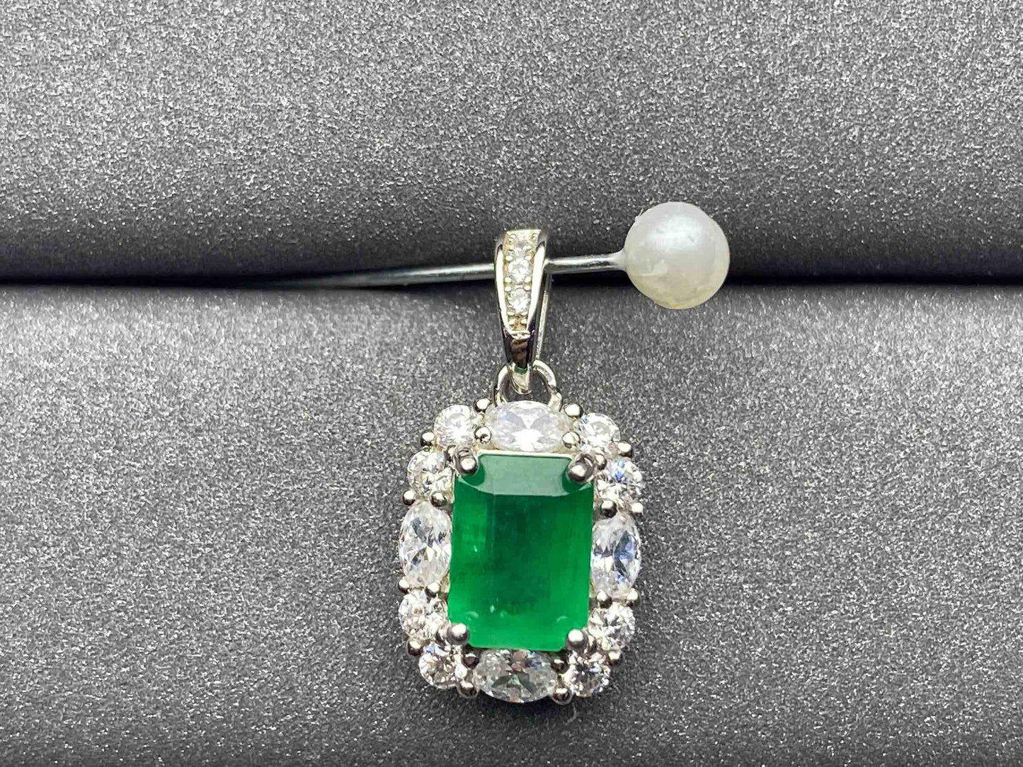 4846 Emerald Pendant