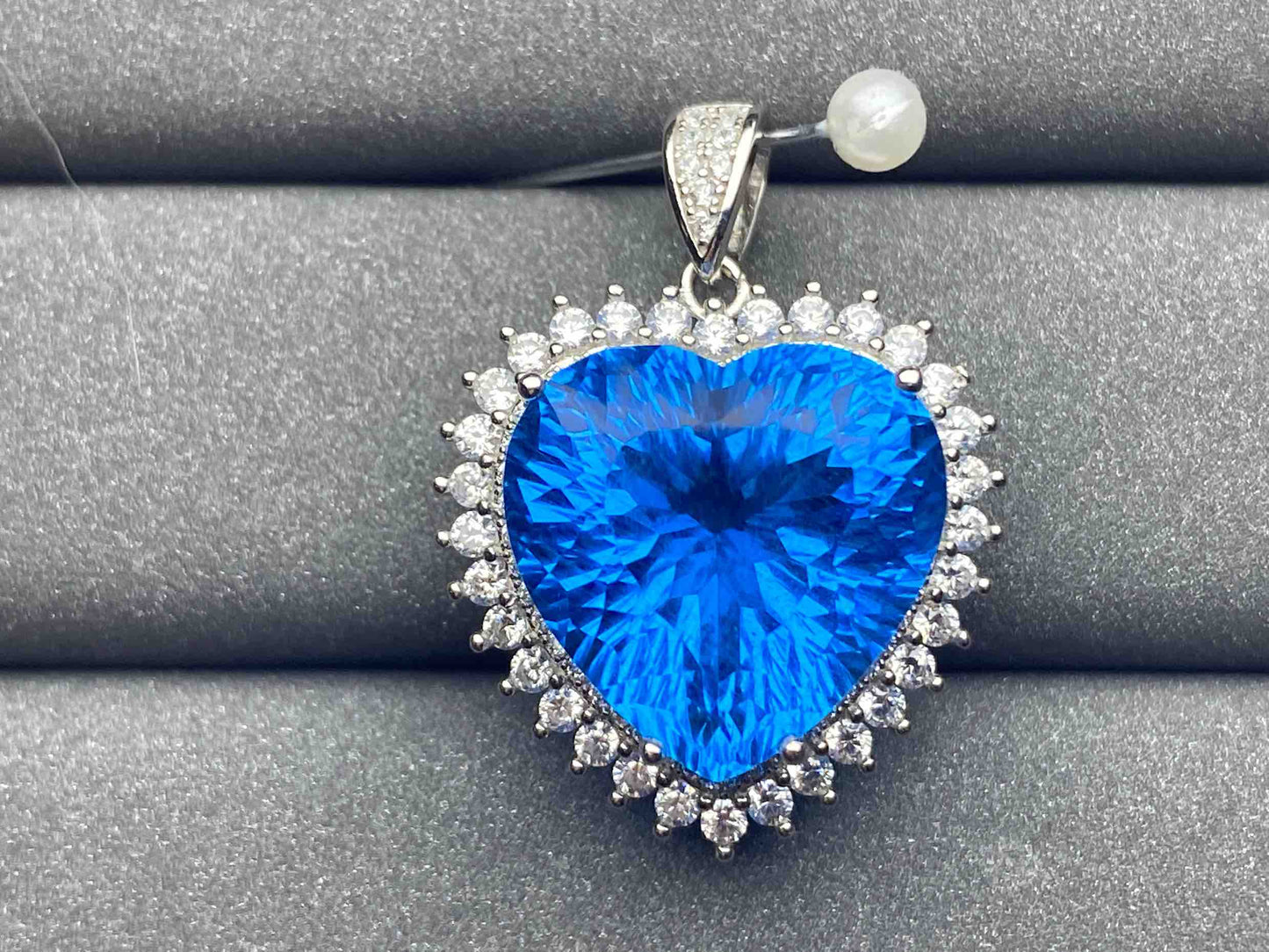 4960 Topaz Pendant
