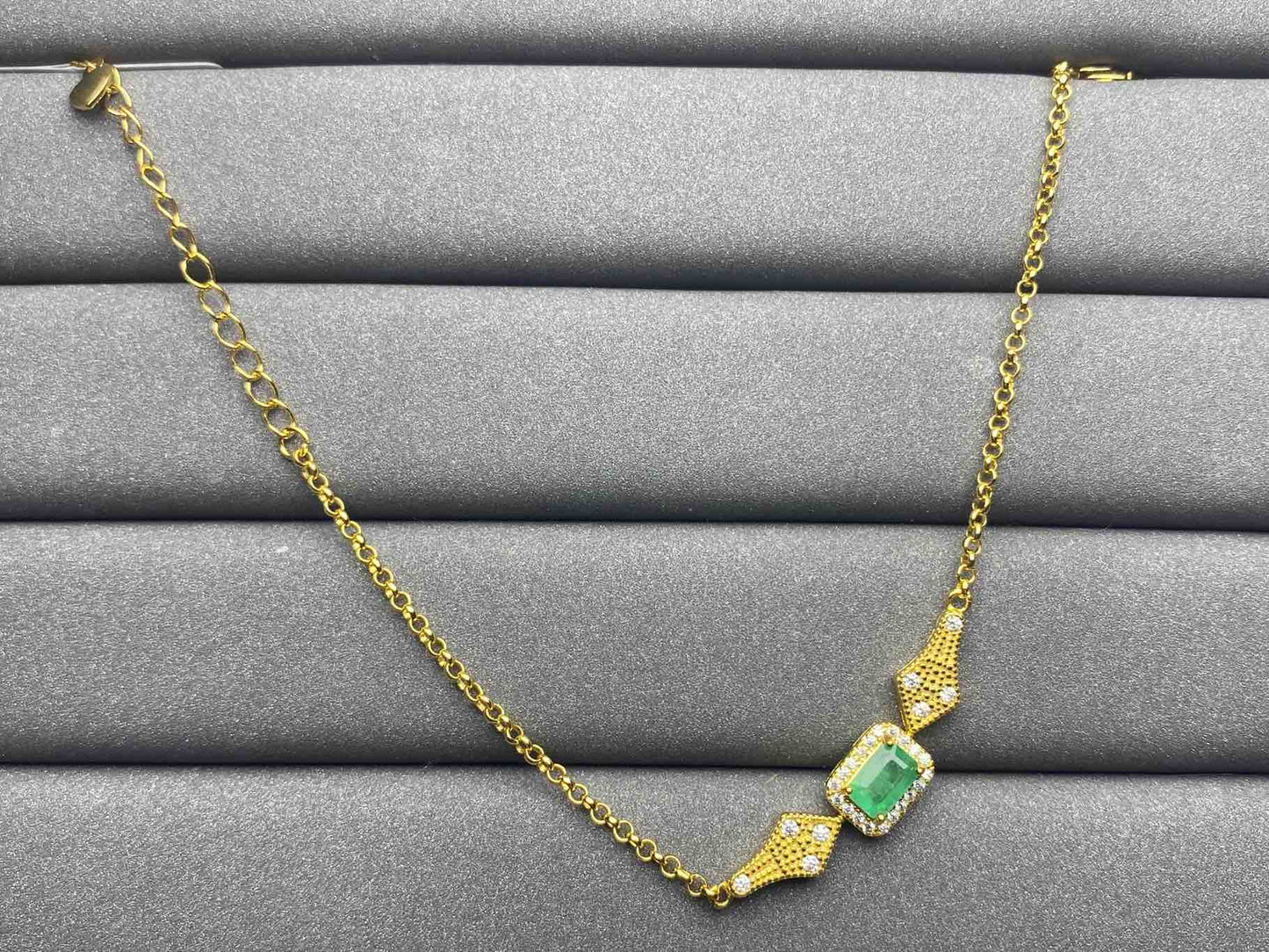 4981 Emerald Bracelet