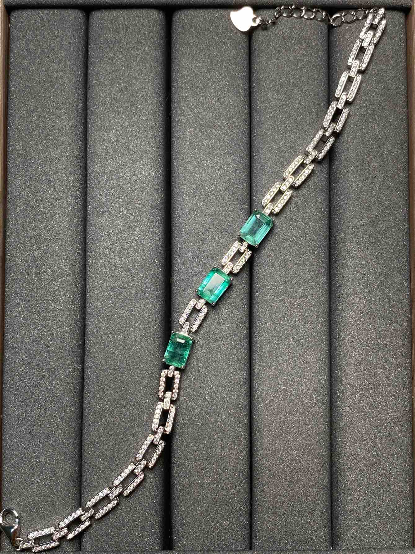 2518 Emerald Bracelet