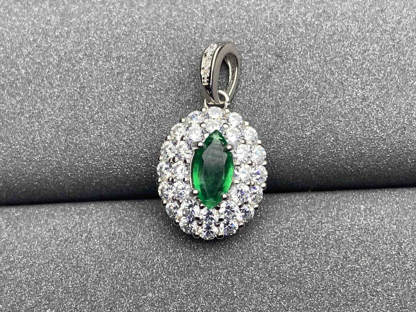 3122 Emerald Pendant