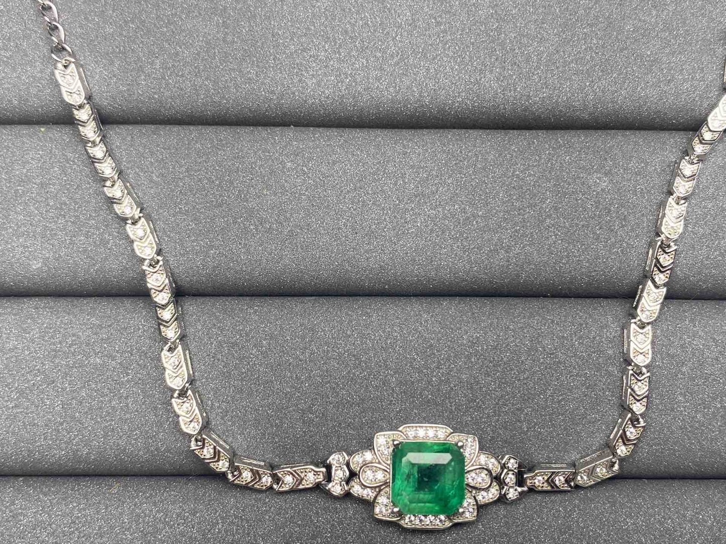 5006 Emerald Bracelet