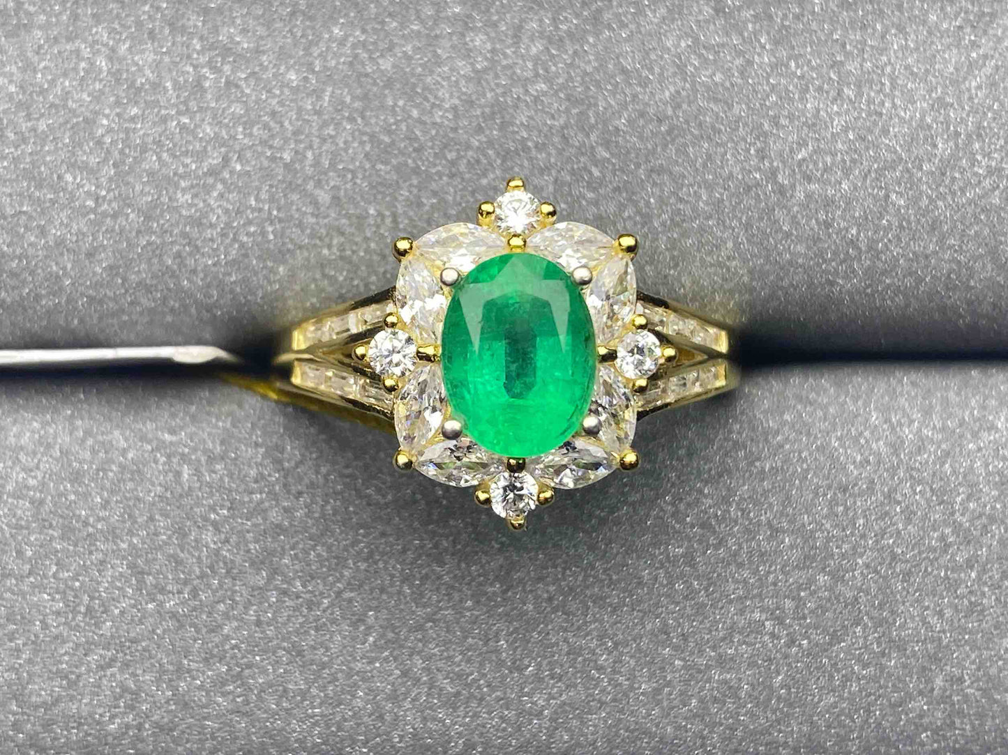 5013 Emerald Ring