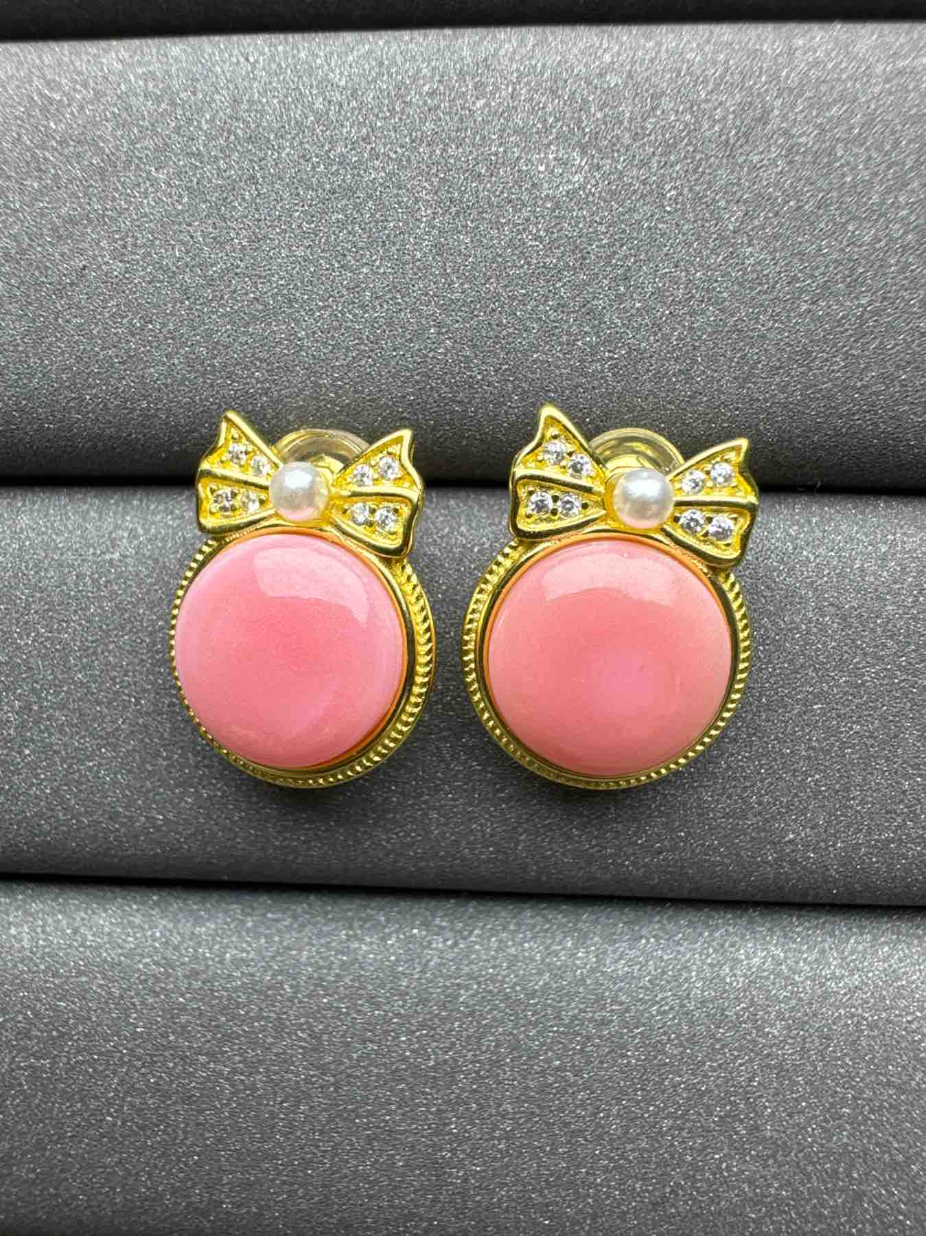 5165 Queen Conch Earrings