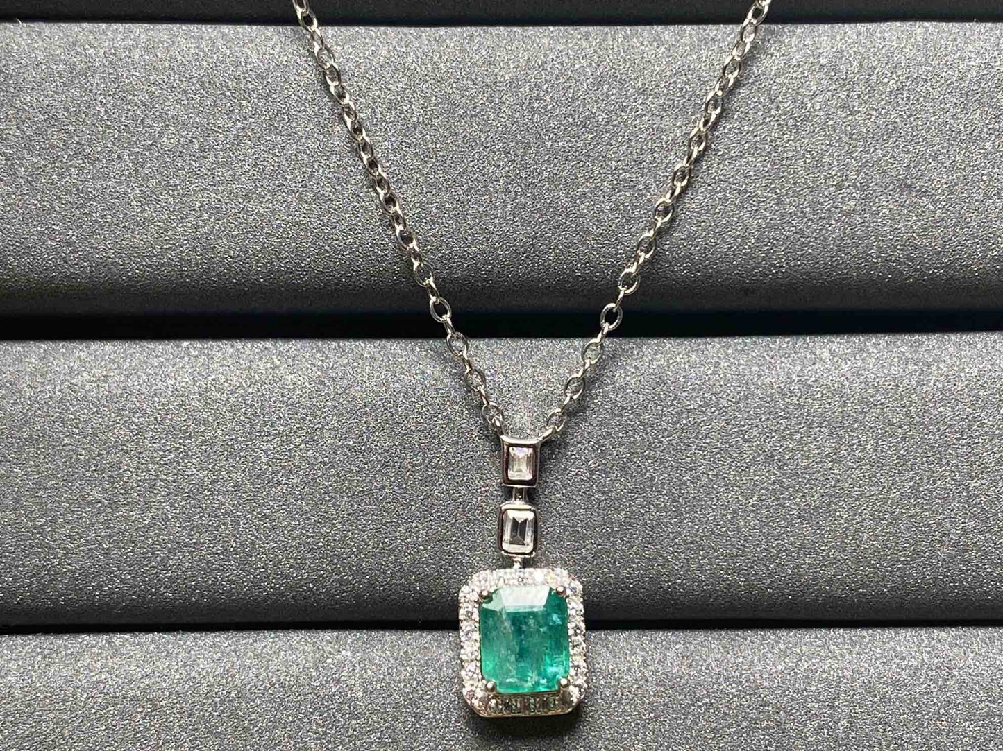 2638 Emerald Necklace