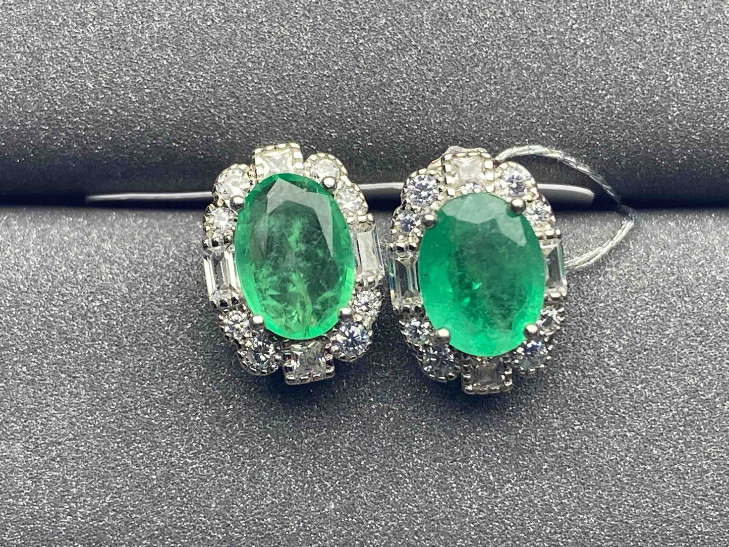 2557 Emerald Earrings