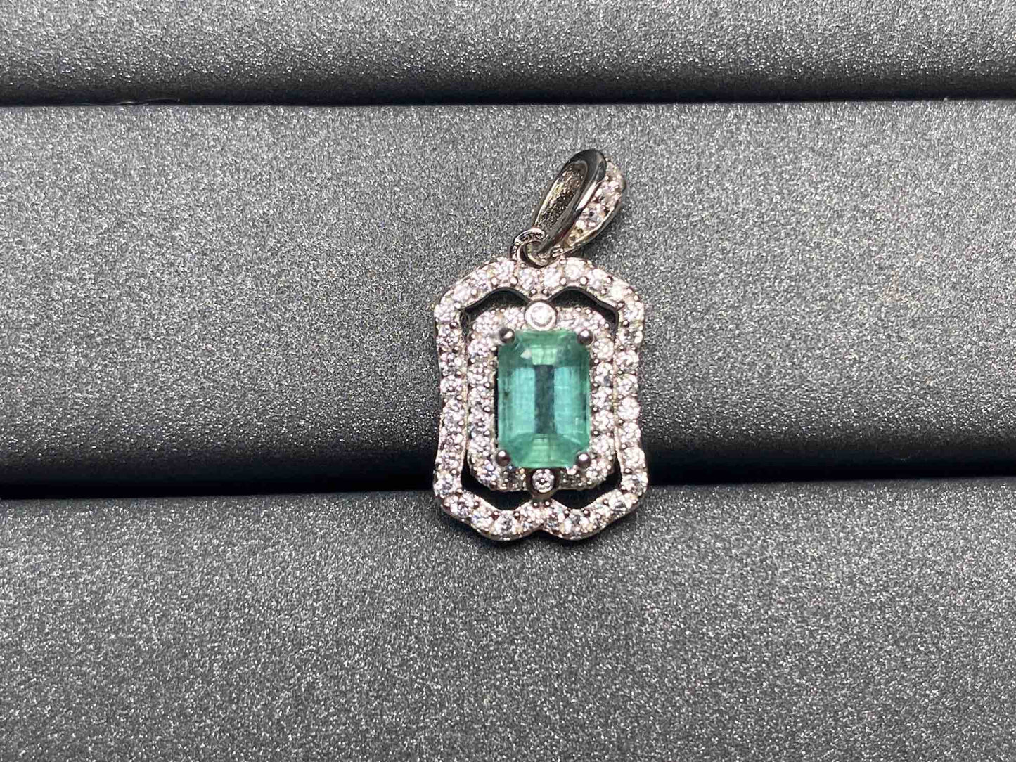 2484 Emerald Pendant