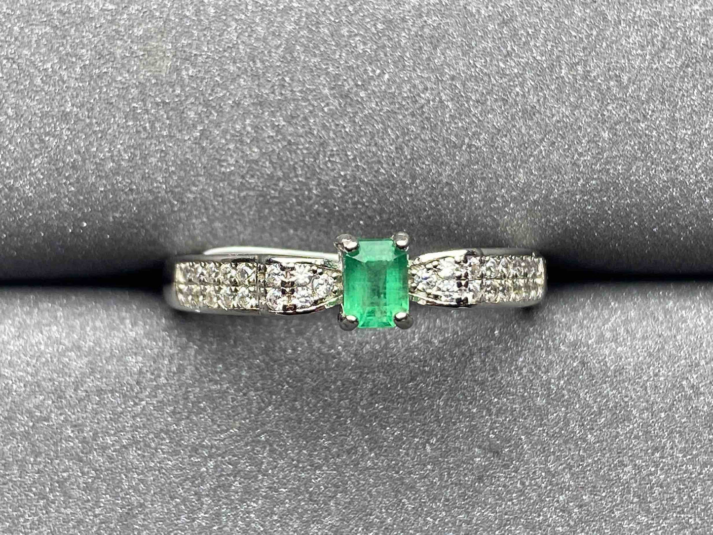 1593 Emerald Ring