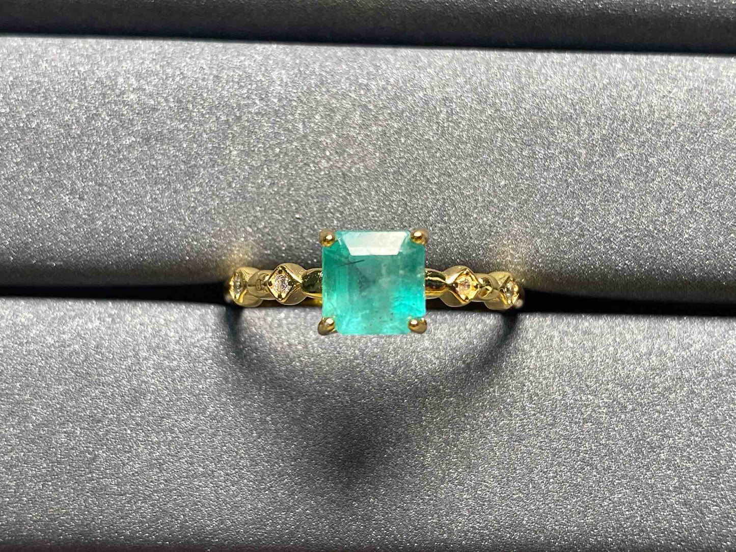 2489 Emerald Ring