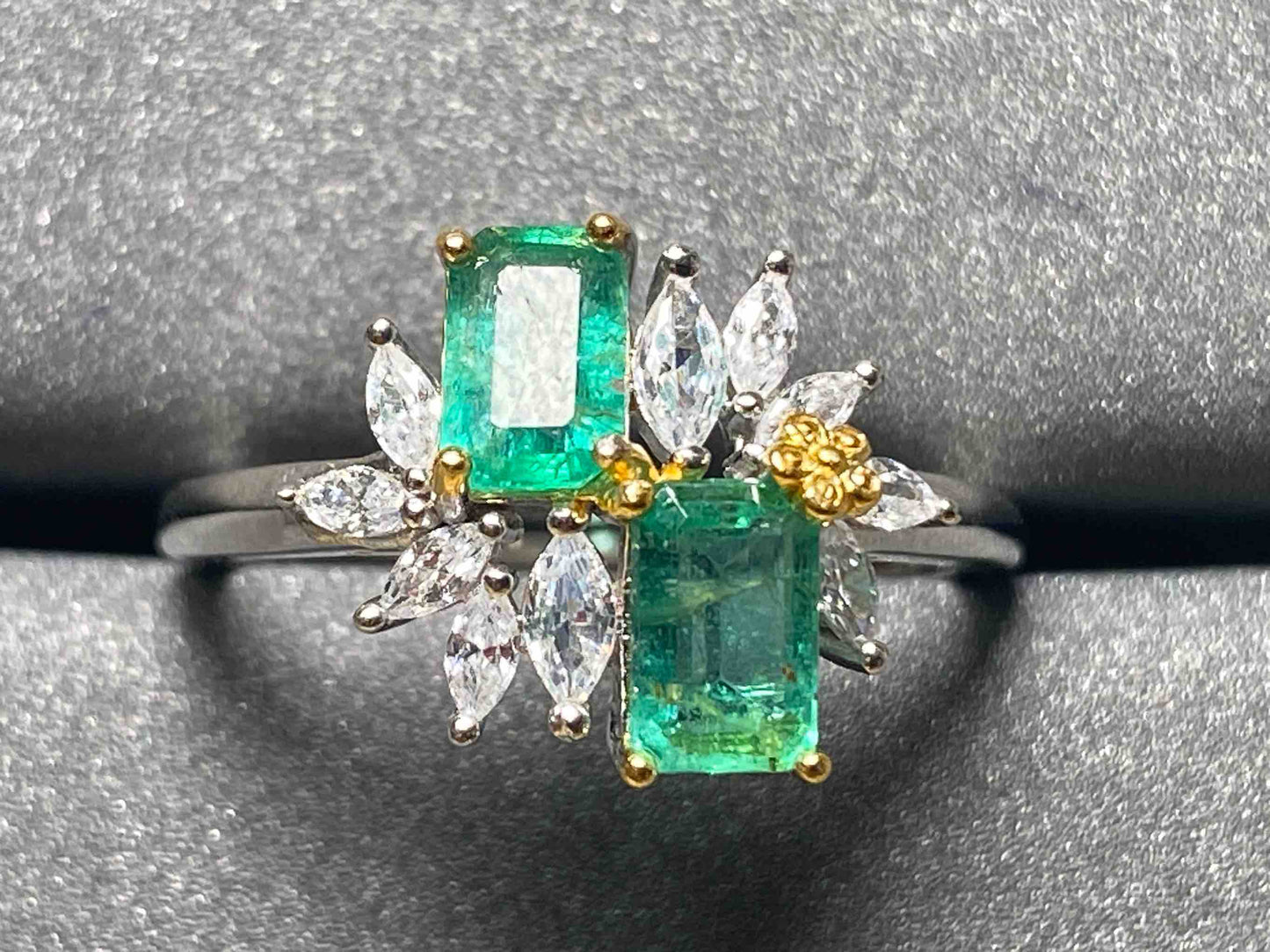 2648 Emerald Ring
