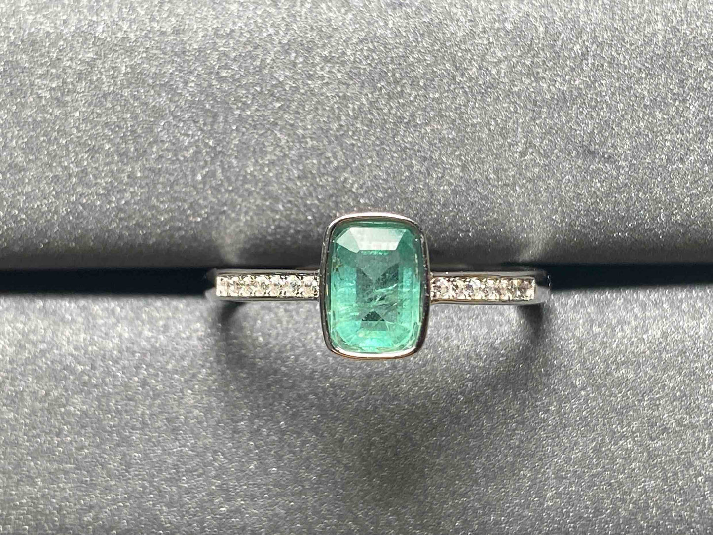 2623 Emerald Ring