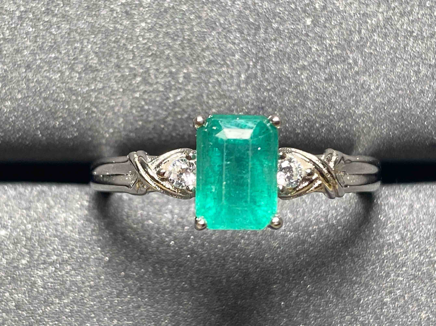 2679 Emerald Ring