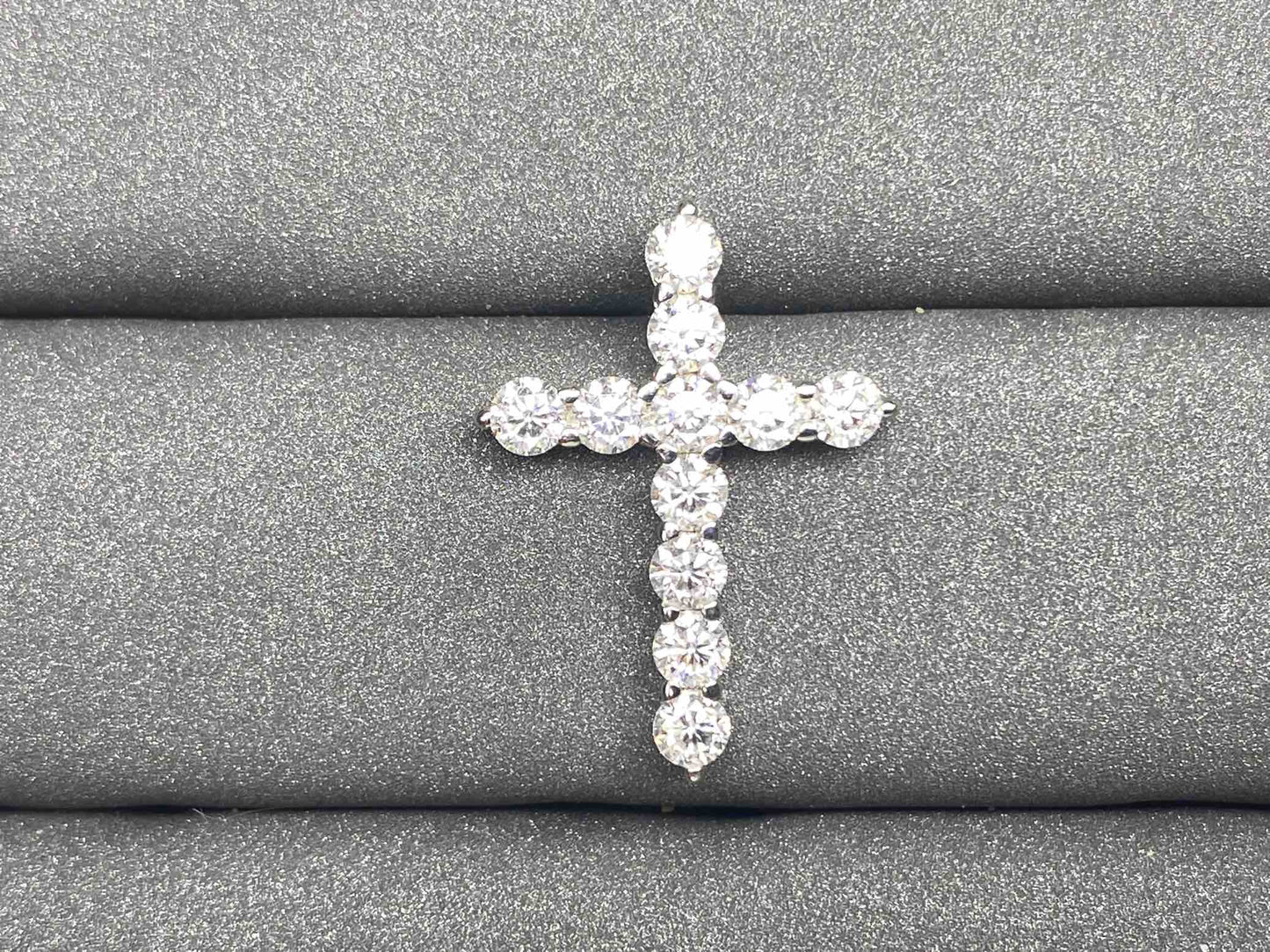 2768 Moissanite Pendant