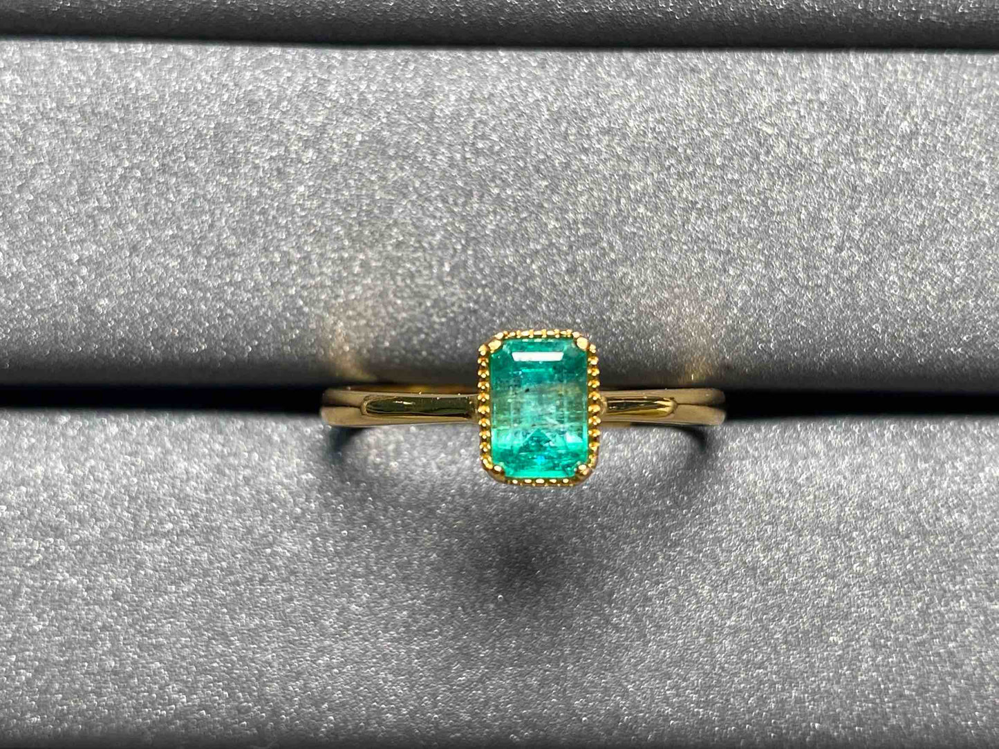 2574 Emerald Ring