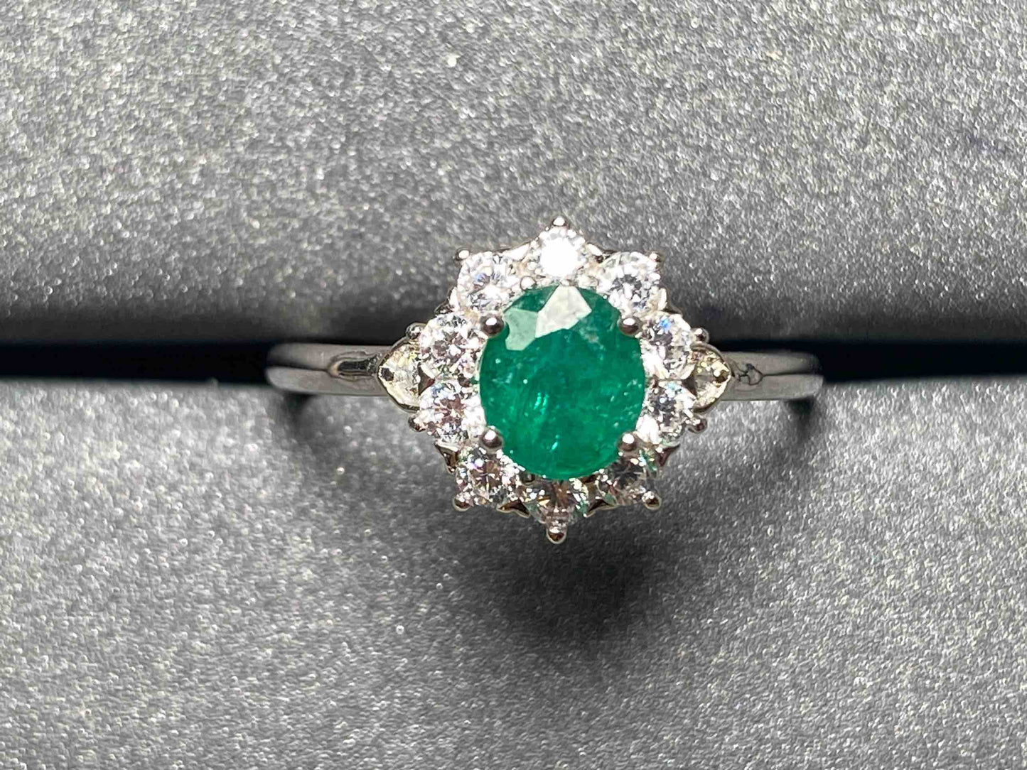 2696 Emerald Ring