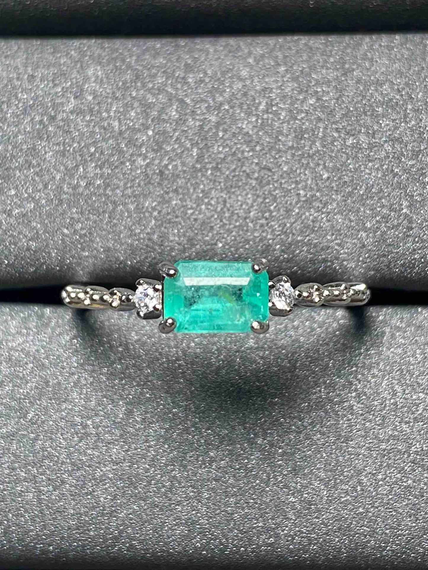2495 Emerald Ring