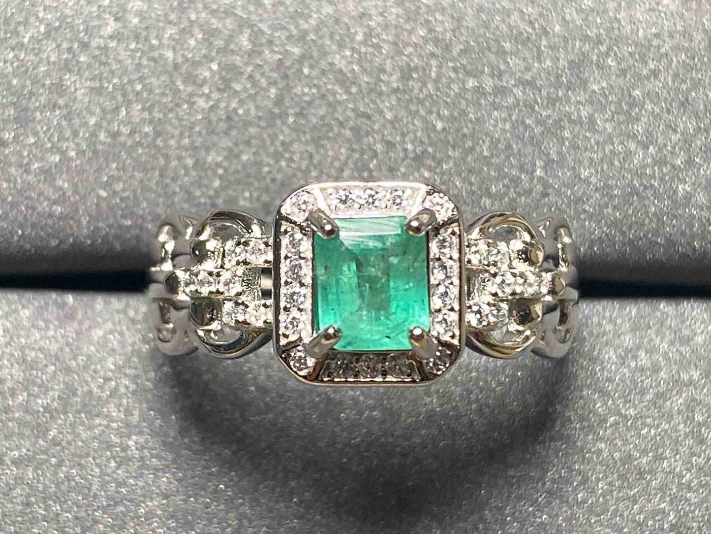 2661 Emerald Ring