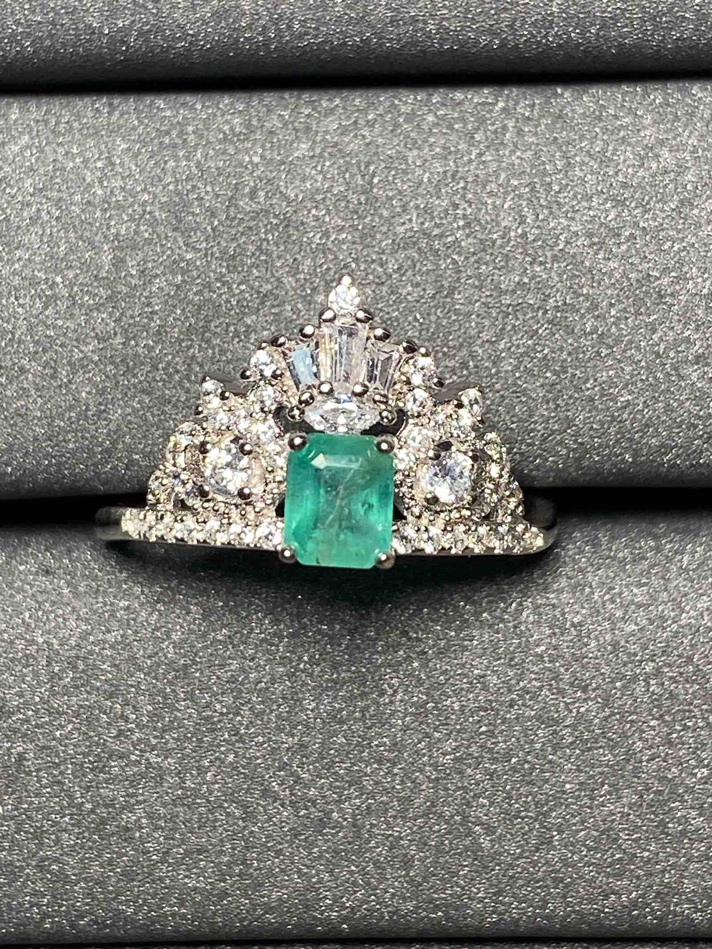 2525 Emerald Ring