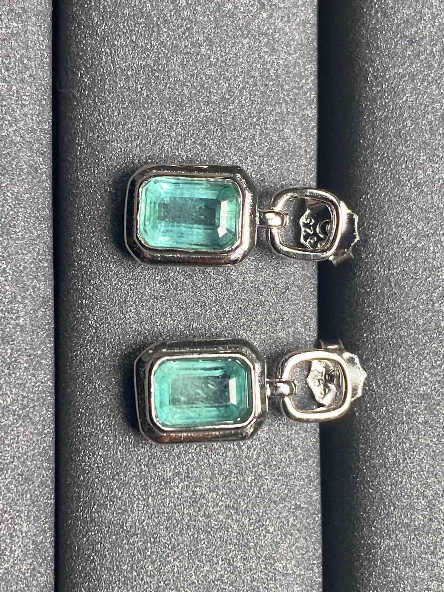 2627 Emerald Pendant