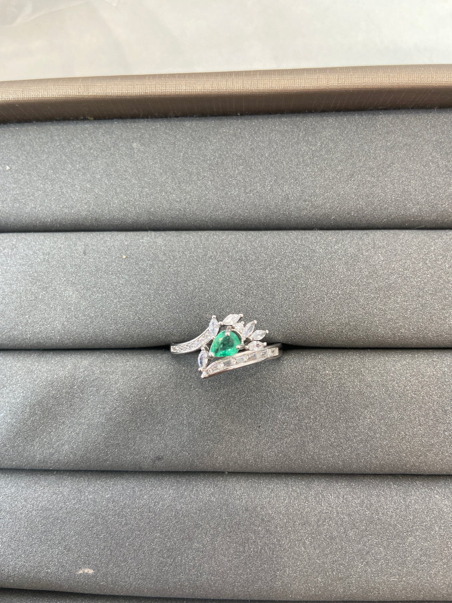 8859 Emerald Ring
