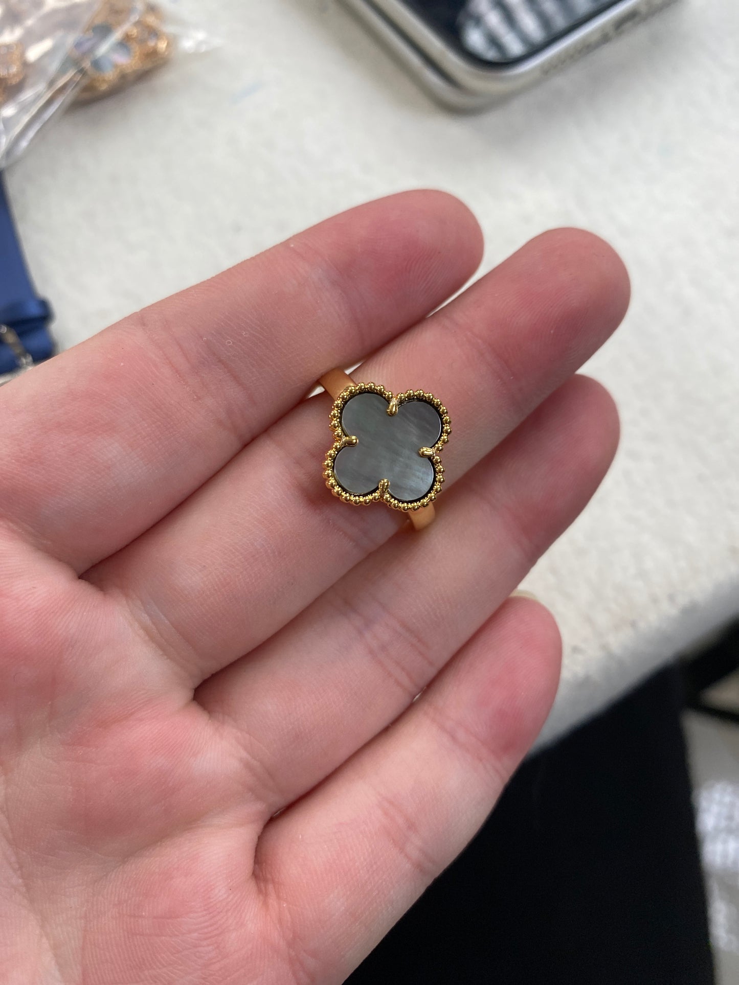 G001 clover ring