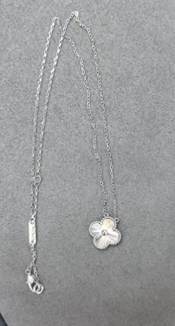 Yuki-four clover necklace silver color